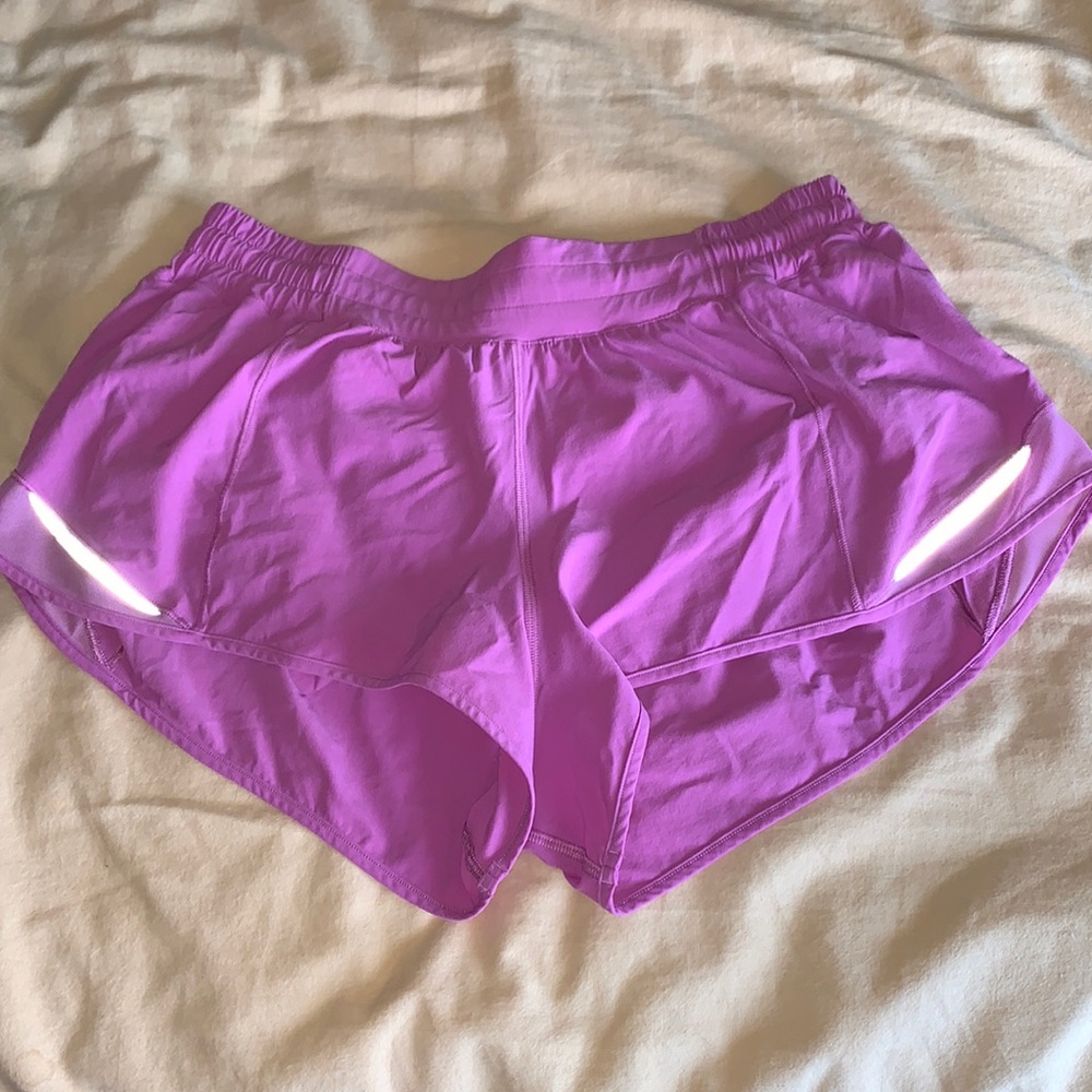 Lululemon Hotty Hot Shorts! 2.5” Bright pink⭐️